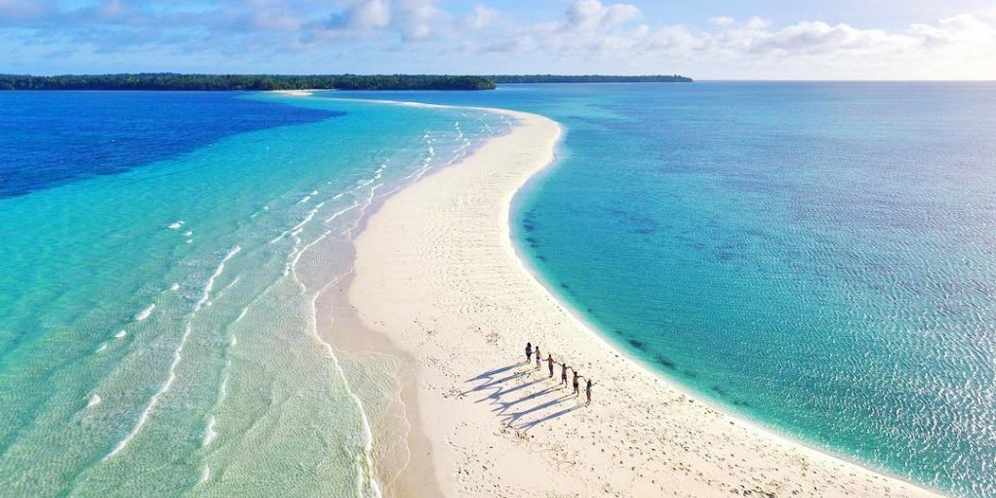 Cuma di iPantaii Ini Lo Bisa Jalan 2 Km ke Tengah Laut 